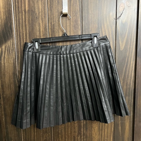 Ellison Black Accordion/Pleated Faux Leather Mini Skirt-Size Medium - Picture 3 of 4